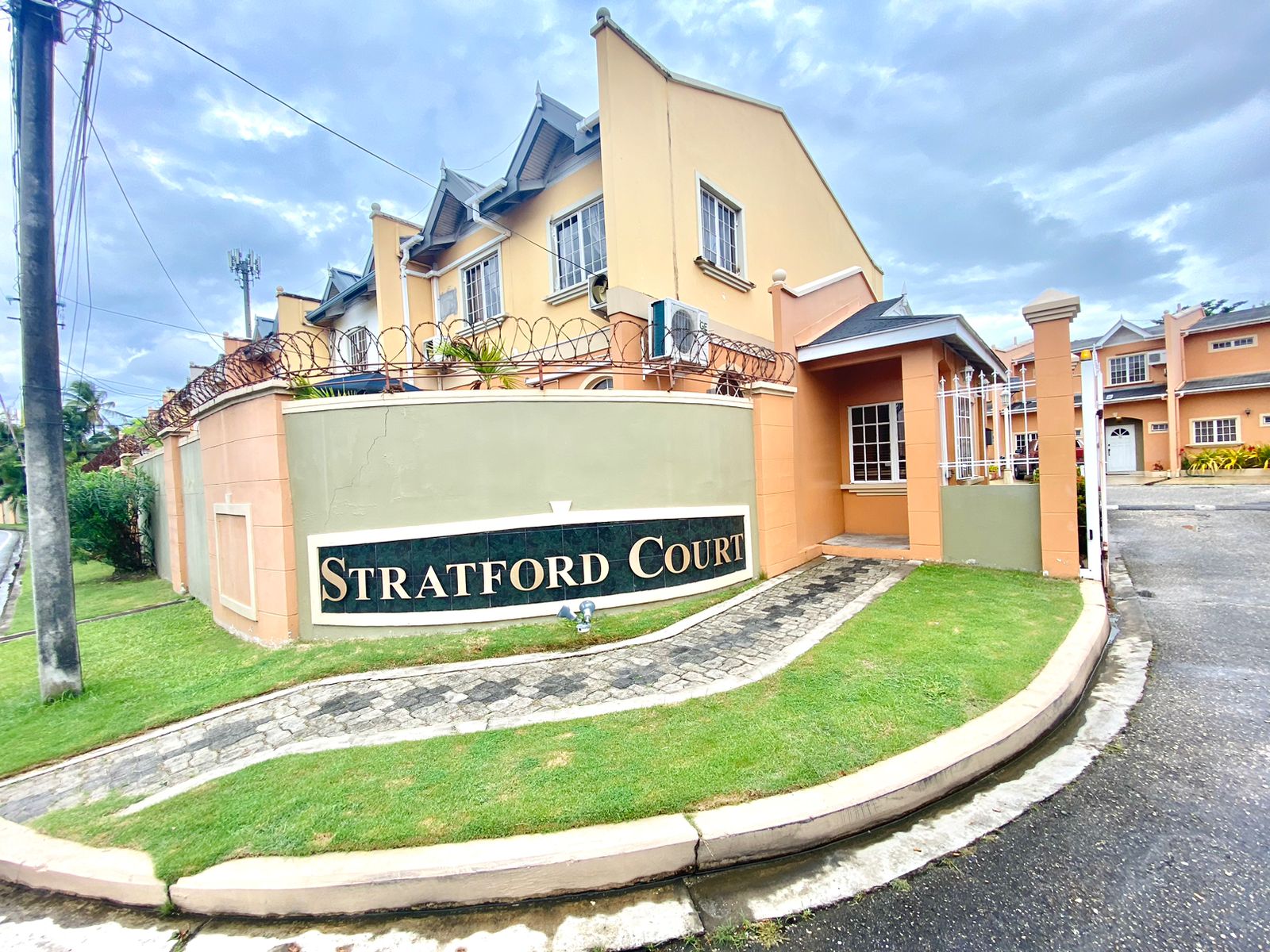 Stratford Court, Westmoorings Townhouse For Rent
